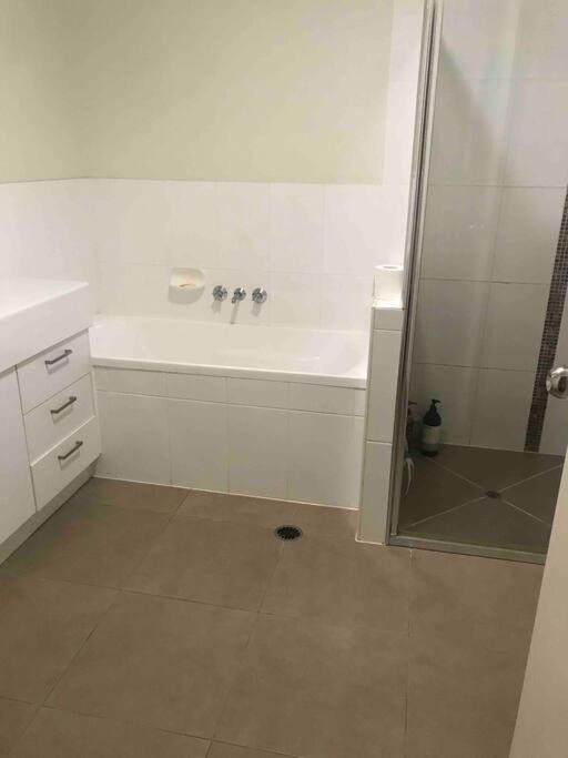 Room With Separate Bath In Shared Homestay Redcliffe Exterior foto