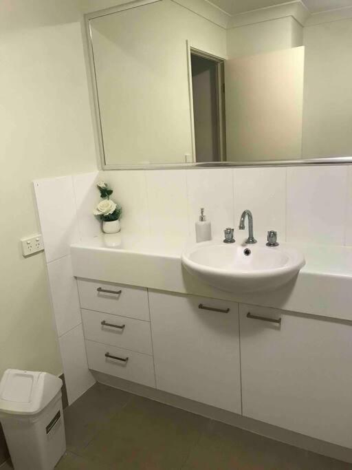 Room With Separate Bath In Shared Homestay Redcliffe Exterior foto